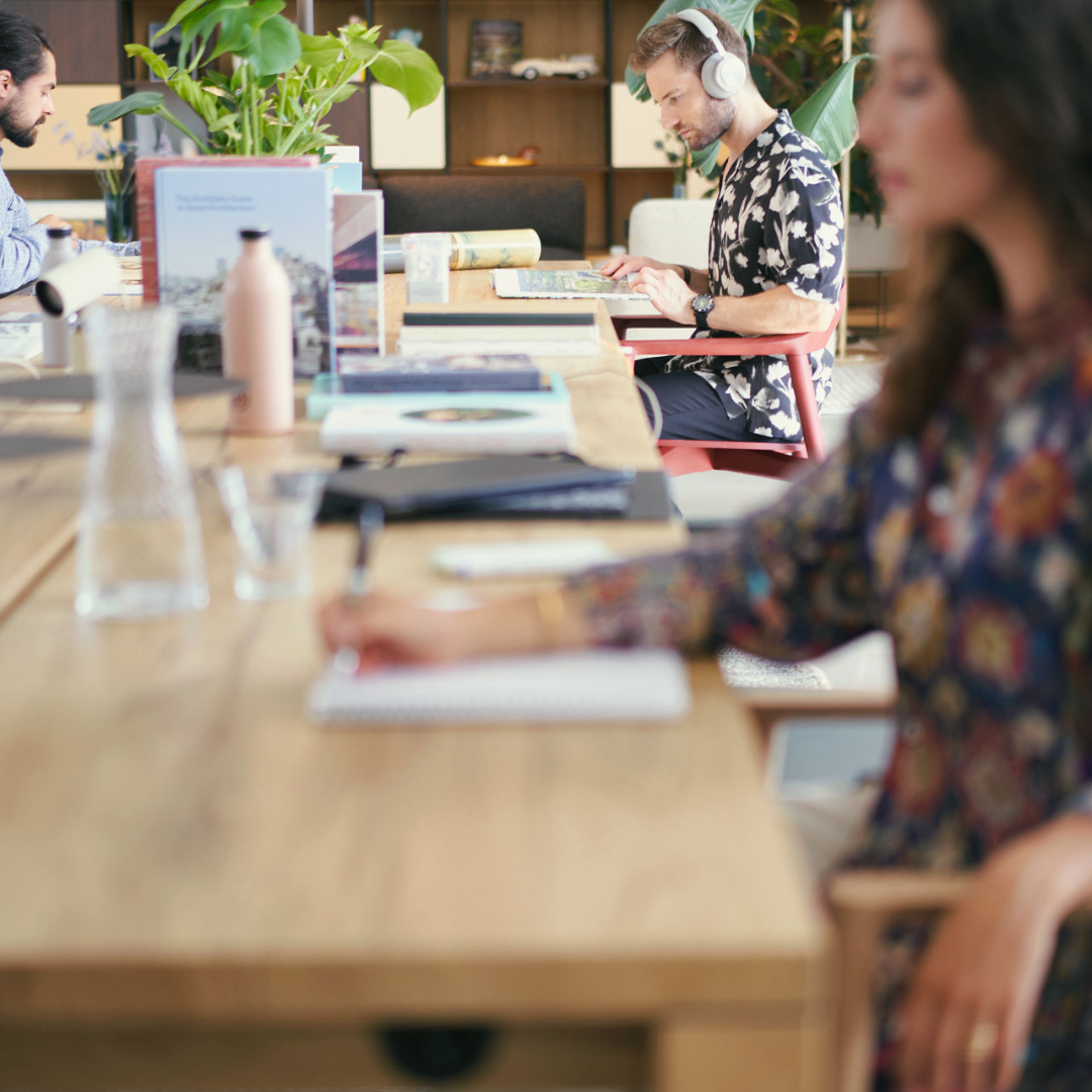 Sedus se:café Teamarbeitsplatz