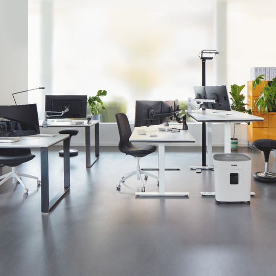 Novus Monitortragarm Clu Plus C mit Tischbefestigung für Bildschirme bis ca. 50" / 15 kg