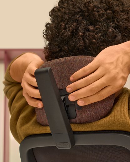Profim Pace 151 SFL MAX Drehstuhl mit Netzrücken und Nackenstütze