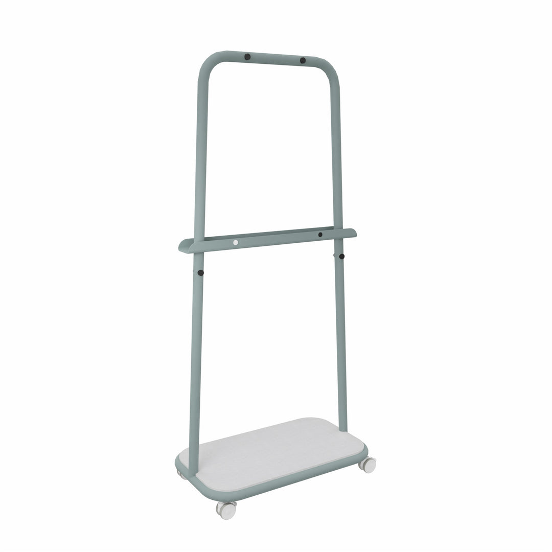 Workwell Sedus se lab rack mit der Gestellfarbe fjordgruen, Boden Filz hellgrau mit Rollen.