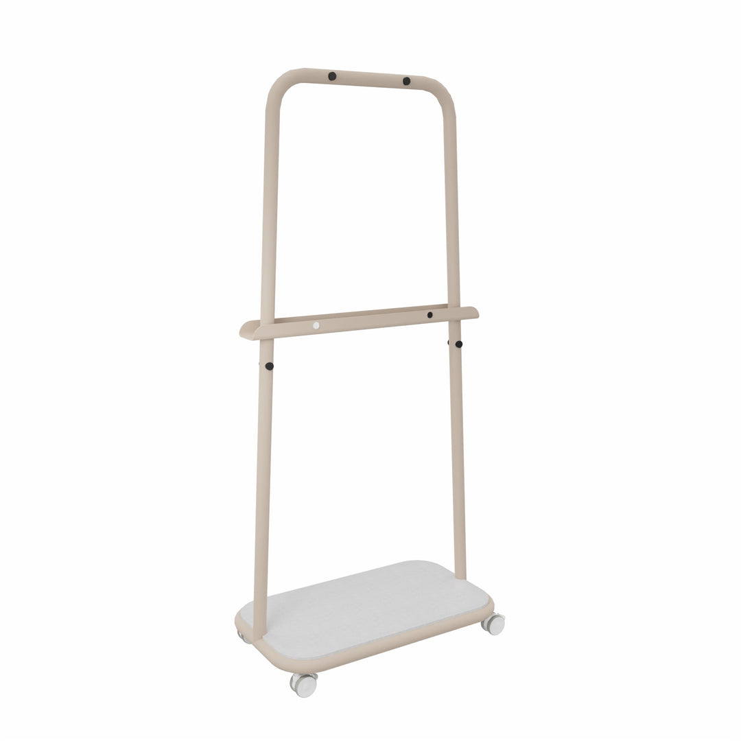 Workwell Sedus se lab rack mit der Gestellfarbe sandbeige, Boden Filz hellgrau mit Rollen.