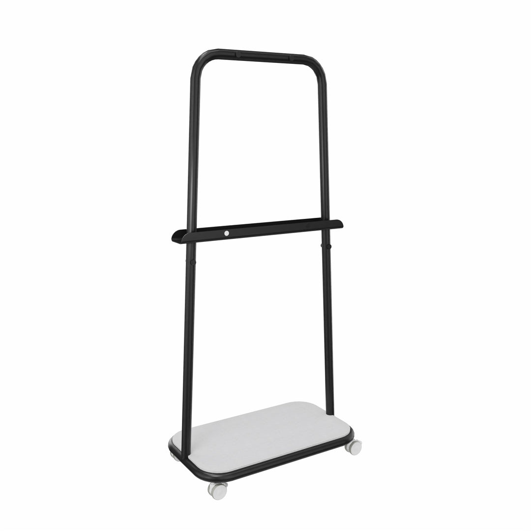 Workwell Sedus se lab rack mit der Gestellfarbe schwarz, Boden Filz hellgrau mit Rollen.